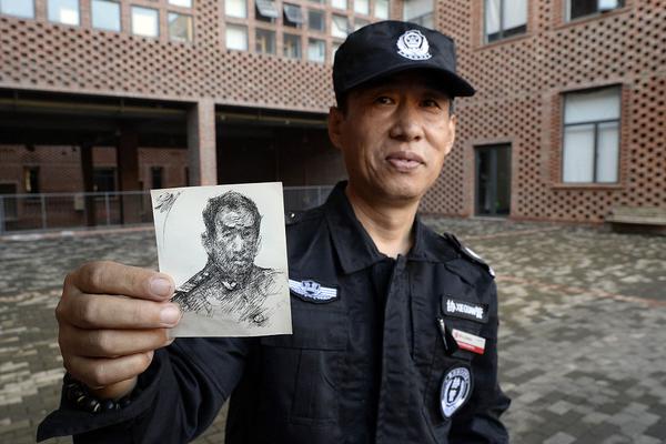 香港举办第十个“全民国家安全教育日”专题展览开幕式截图2